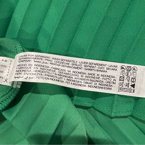 FREE 🍀 Zara Pleated Kelly Green Midi Dress - Picture 14 of 15